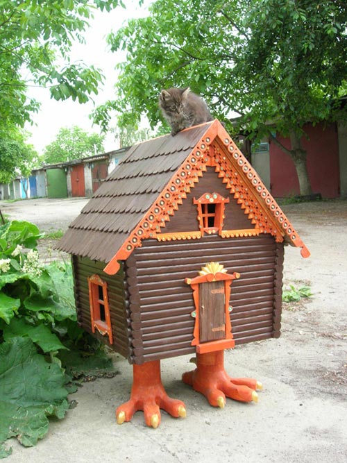 Деревянный садовый домик для кошки