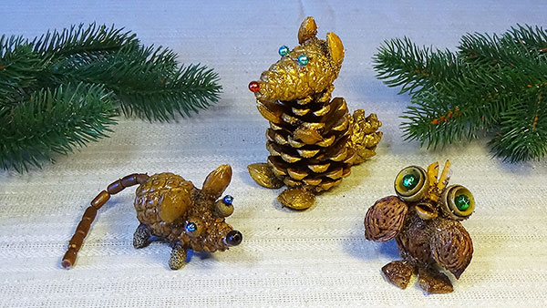 Новогодние игрушки из шишек на ёлку