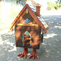 Декоративный домик для садового участка